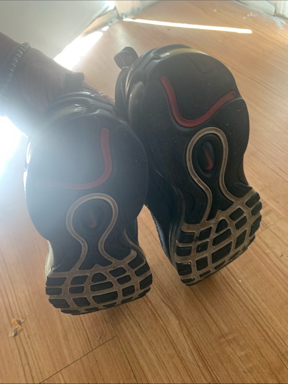 Nike kids  Black & White Low-Top Sneakers with Red Accents - Picture 4 of 5